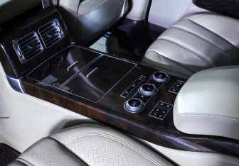 Подержанный автомобиль Land Rover Range Rover 2015 года (12 фото)