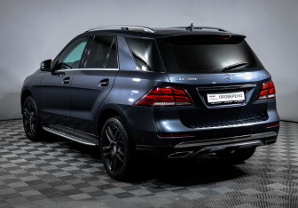Подержанный автомобиль Mercedes-Benz GLE 2015 года (7 фото)