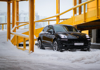 Подержанный автомобиль Porsche Macan 2018 года (19 фото)