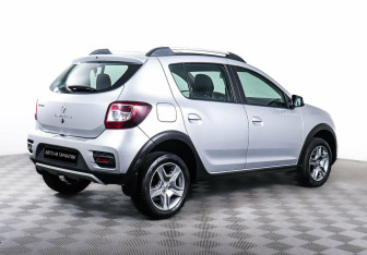 Подержанный автомобиль Renault Sandero 2018 года (5 фото)