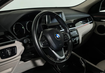 Подержанный автомобиль BMW X2 2019 года (11 фото)