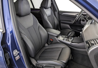 Подержанный автомобиль BMW X3 2020 года (24 фото)