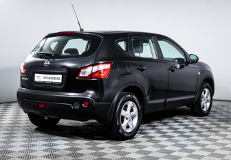 Подержанный автомобиль Nissan Qashqai 2010 года (5 фото)