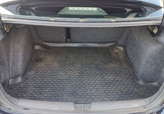 Подержанный автомобиль Volkswagen Polo Sedan 2011 года (12 фото)