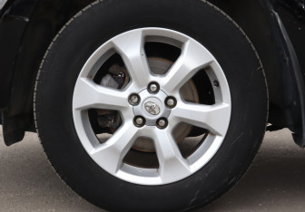 Подержанный автомобиль Toyota RAV4 2010 года (15 фото)