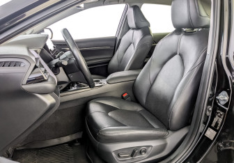 Подержанный автомобиль Toyota Camry Sedan 2021 года (20 фото)