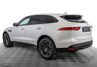 Подержанный автомобиль Jaguar F-Pace 2017 года (7 фото)
