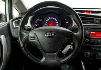 Подержанный автомобиль Kia Ceed Wagon 2018 года (24 фото)