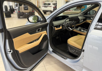 Подержанный автомобиль Changan UNI-K 2023 года (12 фото)