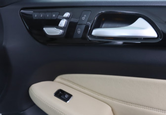 Подержанный автомобиль Mercedes-Benz GLE 2015 года (26 фото)