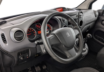 Подержанный автомобиль Peugeot Partner 2021 года (15 фото)