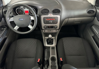 Подержанный автомобиль Ford Focus Sedan 2011 года (11 фото)