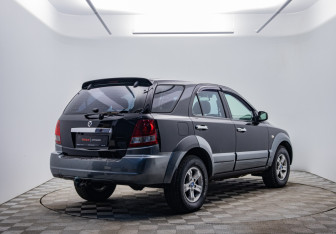 Подержанный автомобиль Kia Sorento 2002 года (5 фото)