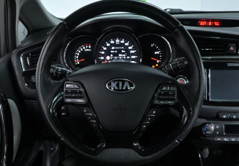 Подержанный автомобиль Kia Ceed Hatchback 2018 года (10 фото)