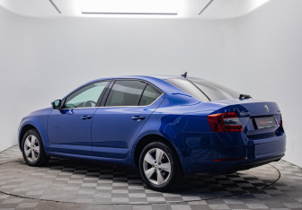 Подержанный автомобиль Skoda Octavia Liftback 2020 года (3 фото)