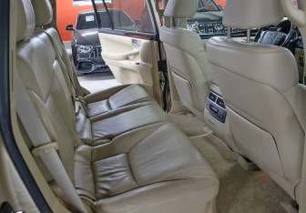 Подержанный автомобиль Lexus LX 2008 года (13 фото)