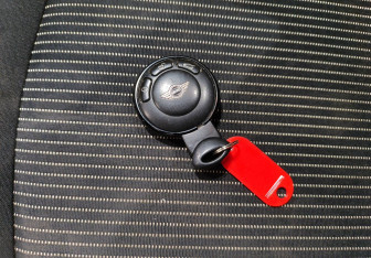 Подержанный автомобиль MINI Hatch 2008 года (13 фото)