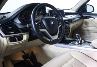 Подержанный автомобиль BMW X5 2014 года (14 фото)