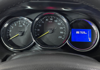 Подержанный автомобиль Renault Duster 2017 года (10 фото)