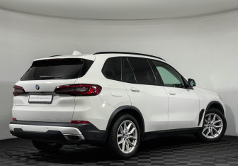 Подержанный автомобиль BMW X5 2020 года (2 фото)