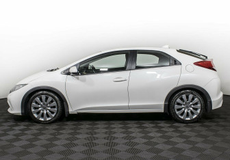 Подержанный автомобиль Honda Civic Hatchback 2012 года (3 фото)