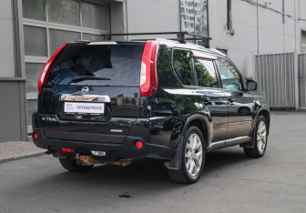 Подержанный автомобиль Nissan X-Trail 2011 года (4 фото)