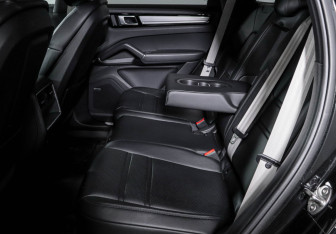 Подержанный автомобиль Porsche Cayenne 2023 года (10 фото)