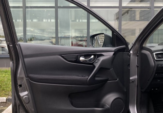 Подержанный автомобиль Nissan Qashqai 2016 года (17 фото)