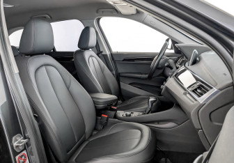 Подержанный автомобиль BMW X1 2016 года (23 фото)