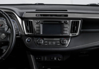 Подержанный автомобиль Toyota RAV4 2014 года (13 фото)