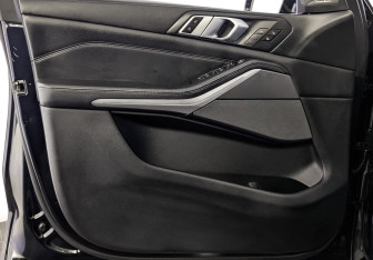 Подержанный автомобиль BMW X5 2020 года (19 фото)