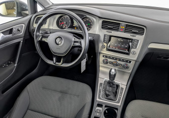 Подержанный автомобиль Volkswagen Golf Hatchback 2013 года (27 фото)