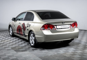 Подержанный автомобиль Honda Civic Sedan 2007 года (7 фото)