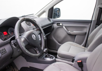 Подержанный автомобиль Volkswagen Caddy Compactvan 2008 года (9 фото)