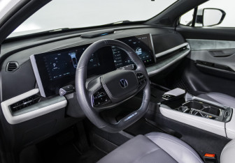 Подержанный автомобиль Changan UNI-T 2023 года (11 фото)