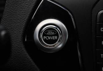 Подержанный автомобиль Ford Mondeo Sedan 2012 года (17 фото)