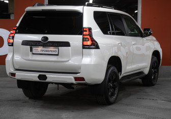 Подержанный автомобиль Toyota Land Cruiser Prado 2021 года (5 фото)