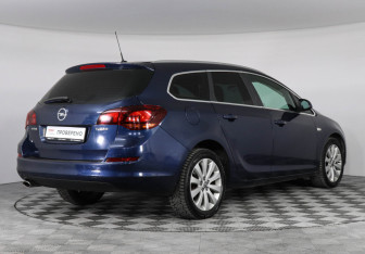 Подержанный автомобиль Opel Astra Wagon 2012 года (5 фото)