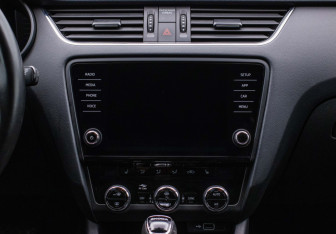 Подержанный автомобиль Skoda Octavia Liftback 2019 года (14 фото)