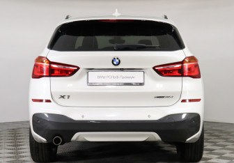 Подержанный автомобиль BMW X1 2018 года (4 фото)