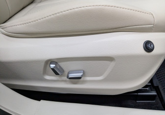 Подержанный автомобиль Hongqi H5 2022 года (21 фото)