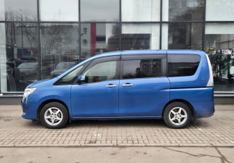 Подержанный автомобиль Nissan Serena Minivan 2016 года (5 фото)