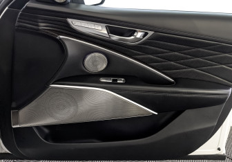 Подержанный автомобиль Kia K900 2019 года (24 фото)