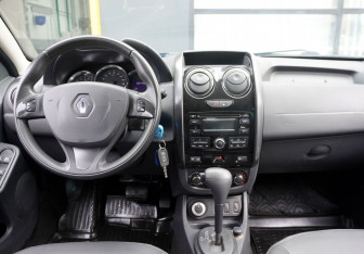 Подержанный автомобиль Renault Duster 2016 года (12 фото)