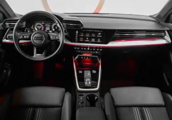 Подержанный автомобиль Audi A3 Hatchback 2021 года (8 фото)