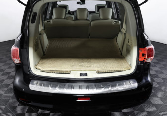 Подержанный автомобиль Infiniti QX56 2012 года (10 фото)