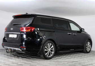 Подержанный автомобиль Kia Carnival 2020 года (4 фото)