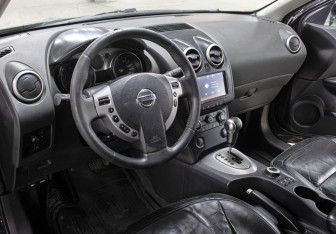 Подержанный автомобиль Nissan Qashqai 2008 года (14 фото)