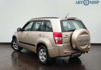 Подержанный автомобиль Suzuki Grand Vitara 2010 года (7 фото)