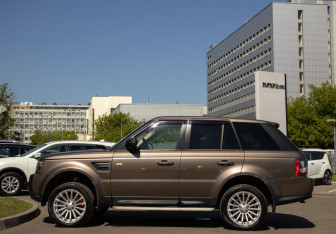 Подержанный автомобиль Land Rover Range Rover Sport 2010 года (4 фото)